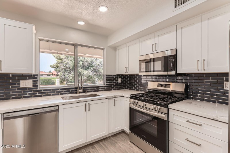 13916 W Whitewood Dr - Web Quality - 015