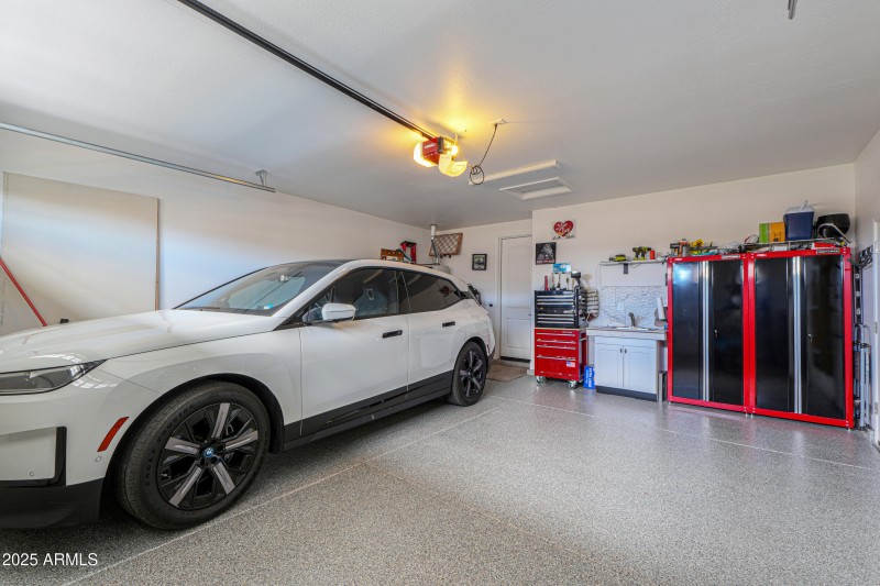 Garage w/epoxy