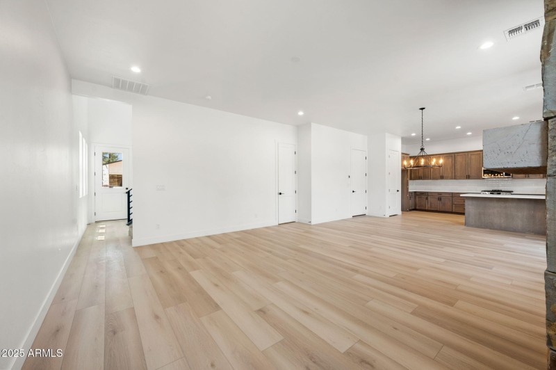 8-Living Room (2)