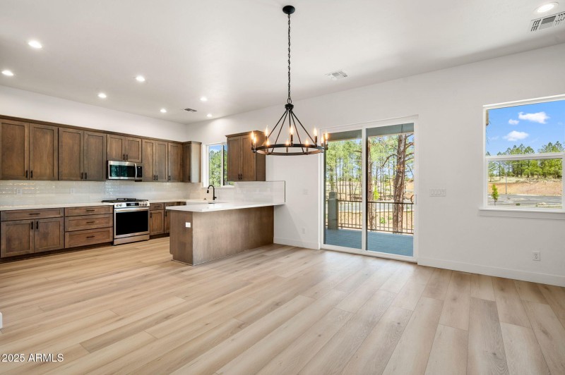 13-Dining Room (1)