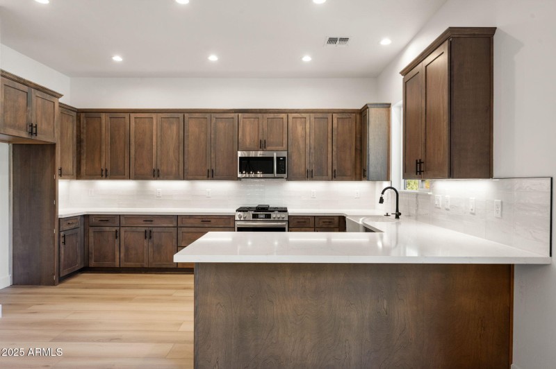 25-Kitchen