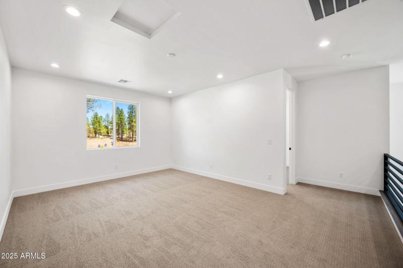 32-Family Room (1)