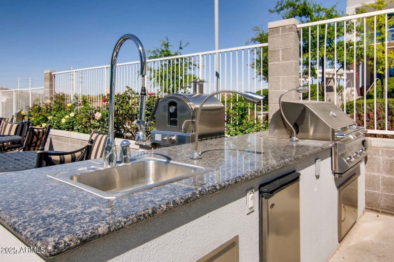 Pool - Outdoor Cooking Kitchen