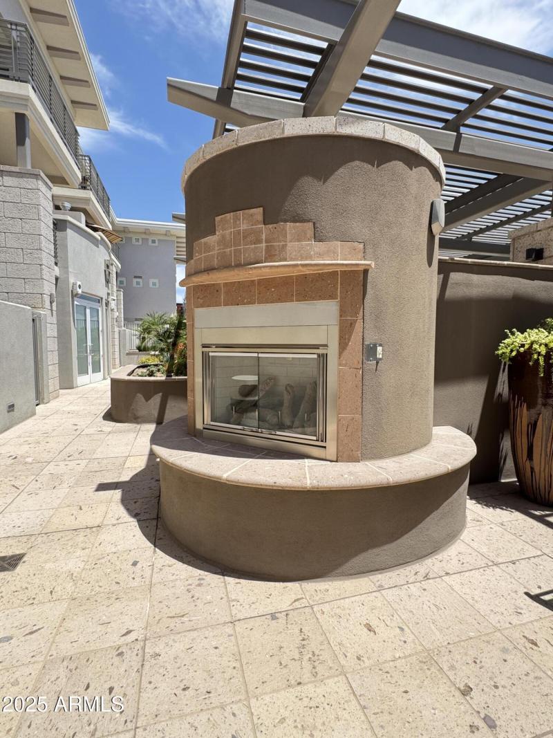 Outdoor seaating/Fireplace