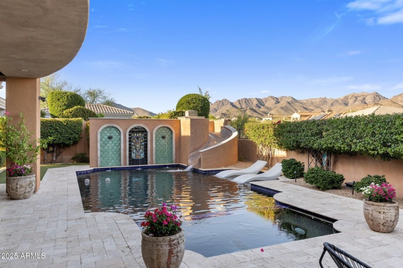 017_Pool Views