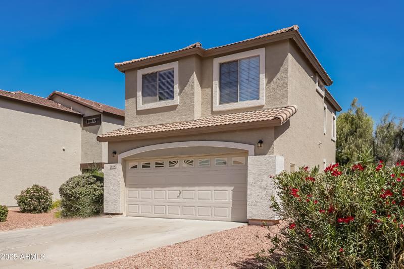 003-photo-front-view-10947268