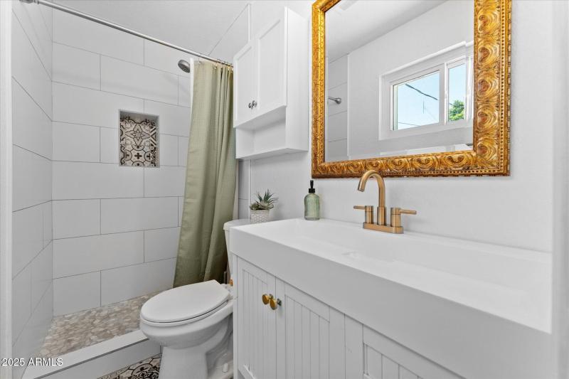 15-015-primary-bathroom