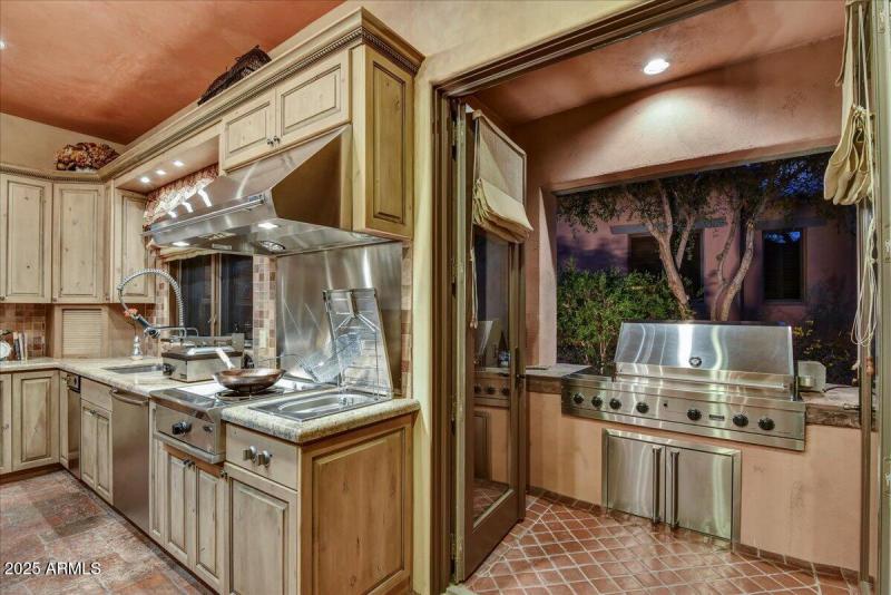 Outdoor Kitchen