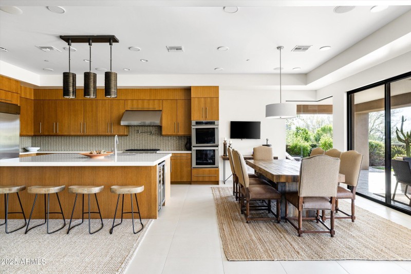 Kitchen/ dining