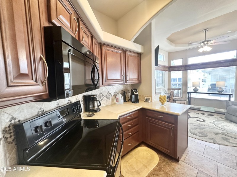 FUNCTIONAL KITCHEN