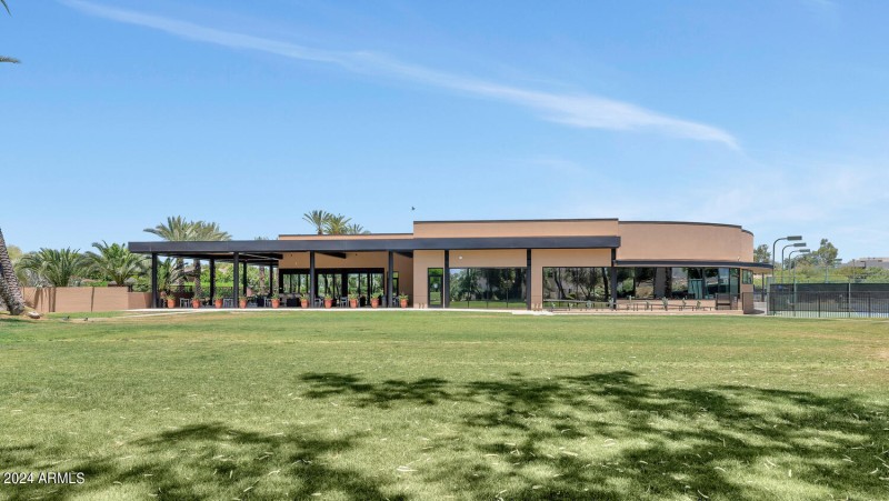 7710 E Gainey Ranch Rd-large-032-017-771