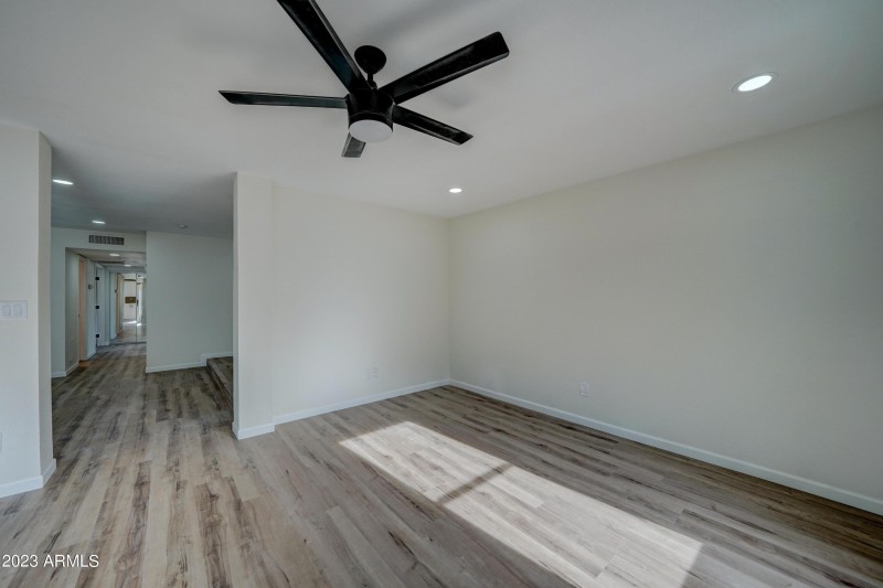 7113 W Sunnyside -12