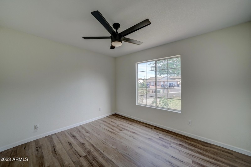 7113 W Sunnyside -18