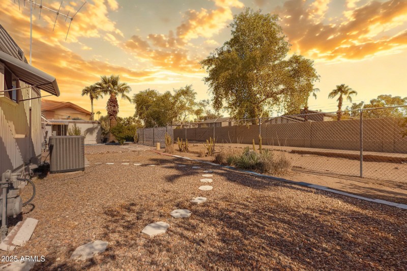 PRIVATE YARD
