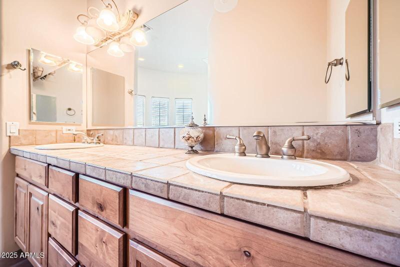 Primary Dual Vanities