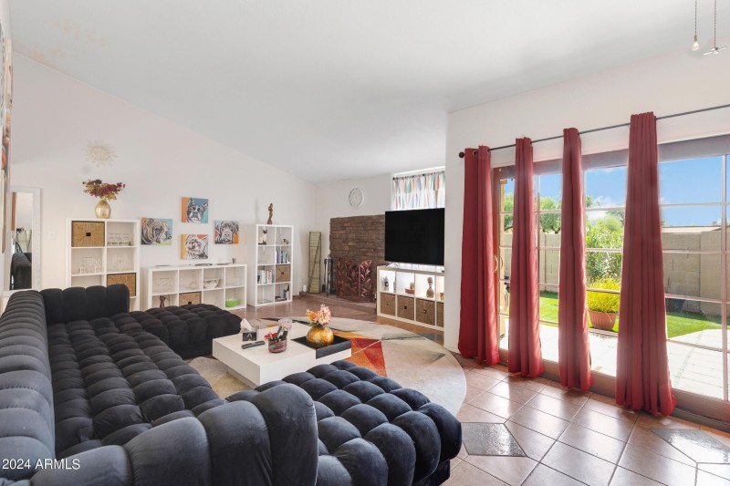5231 E Tamblo Dr-27