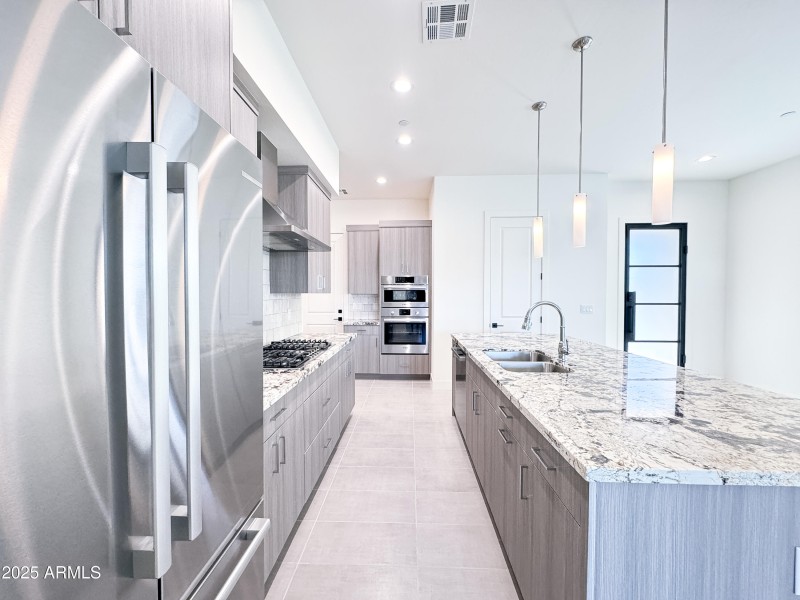 Kitchen & Entry