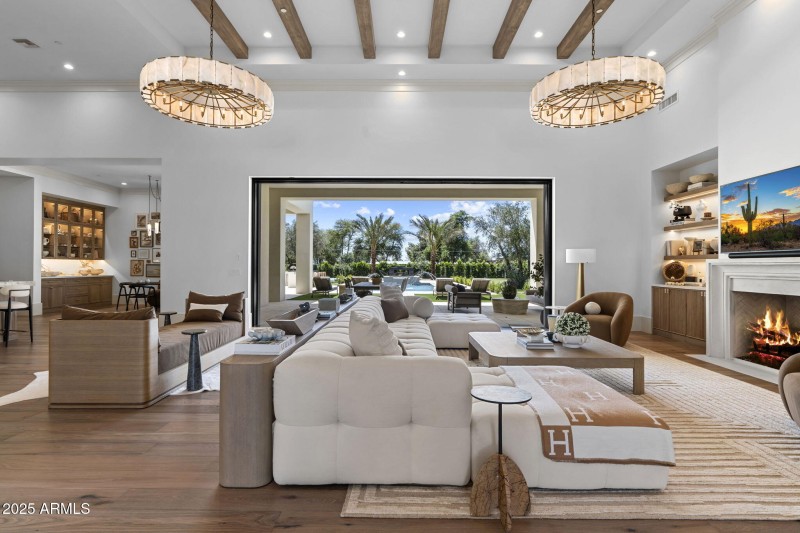 5-web-or-mls-12240-n-98th-st