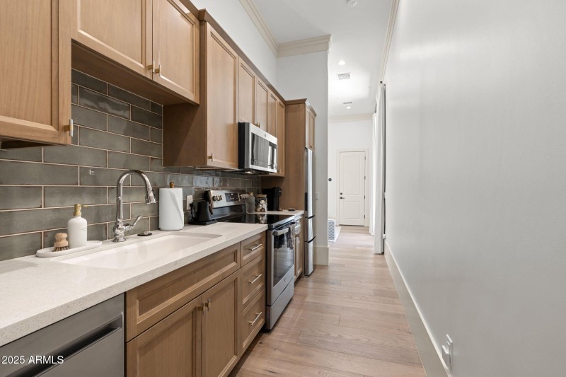 49-web-or-mls-12240-n-98th-st