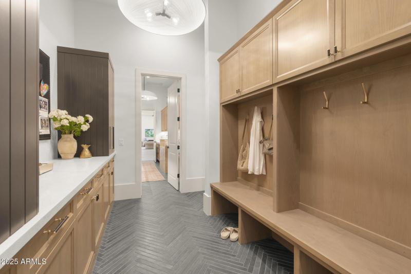 56-web-or-mls-12240-n-98th-st