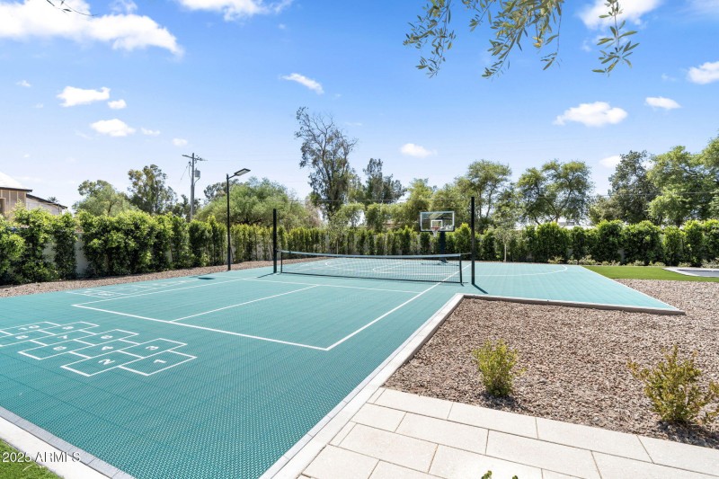 64-web-or-mls-12240-n-98th-st