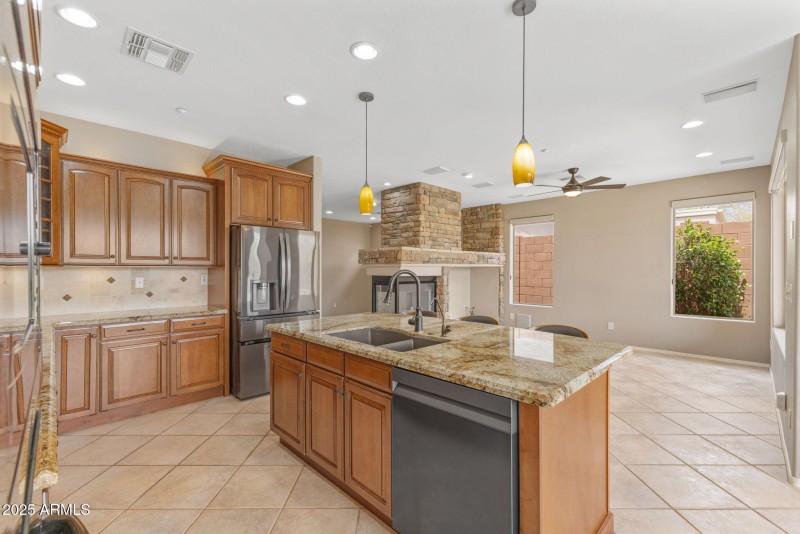 41627 N CEDAR CHASE