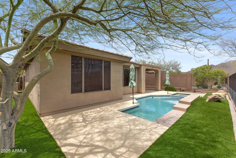 41627 N CEDAR CHASE