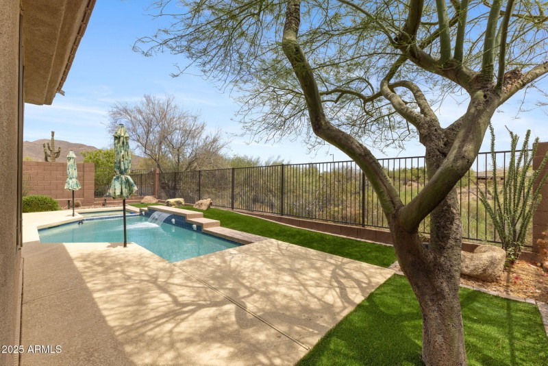 41627 N CEDAR CHASE