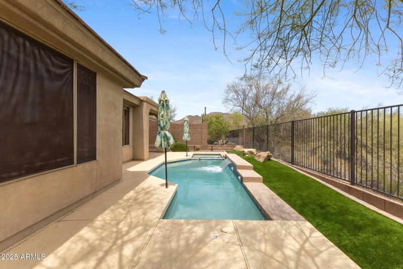 41627 N CEDAR CHASE