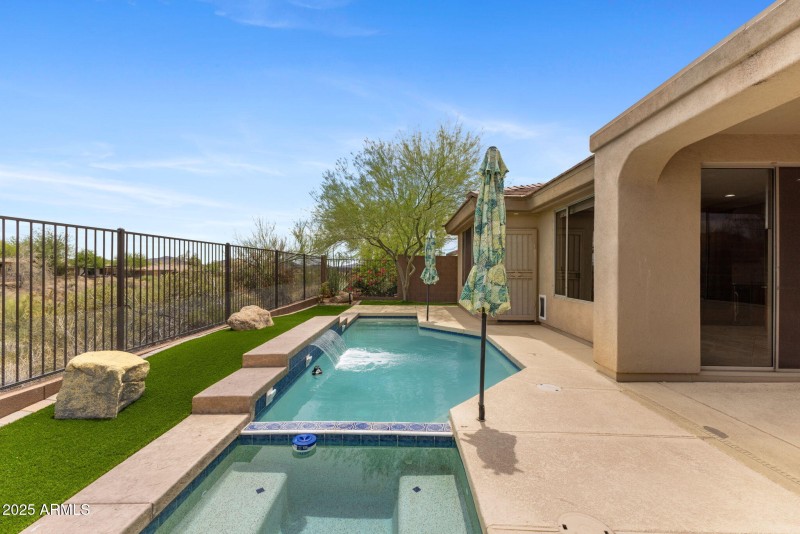 41627 N CEDAR CHASE