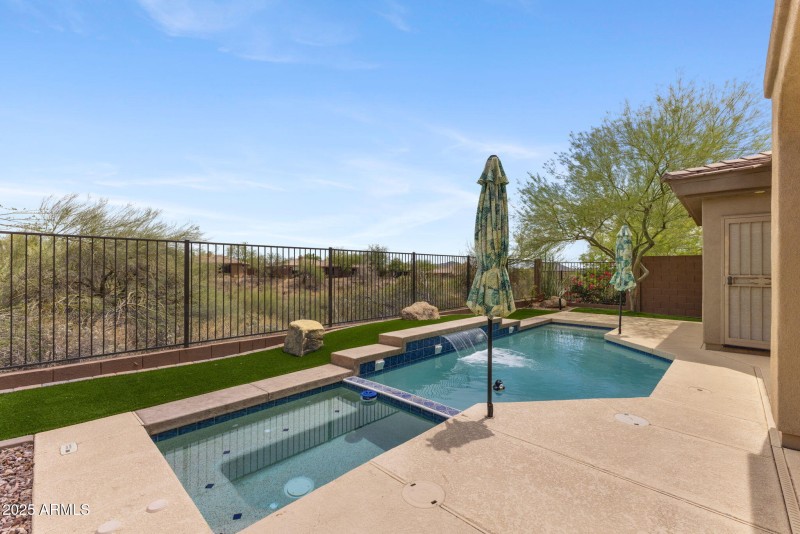 41627 N CEDAR CHASE
