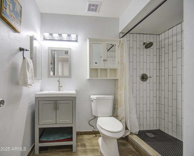 Bathroom 2-pic 1