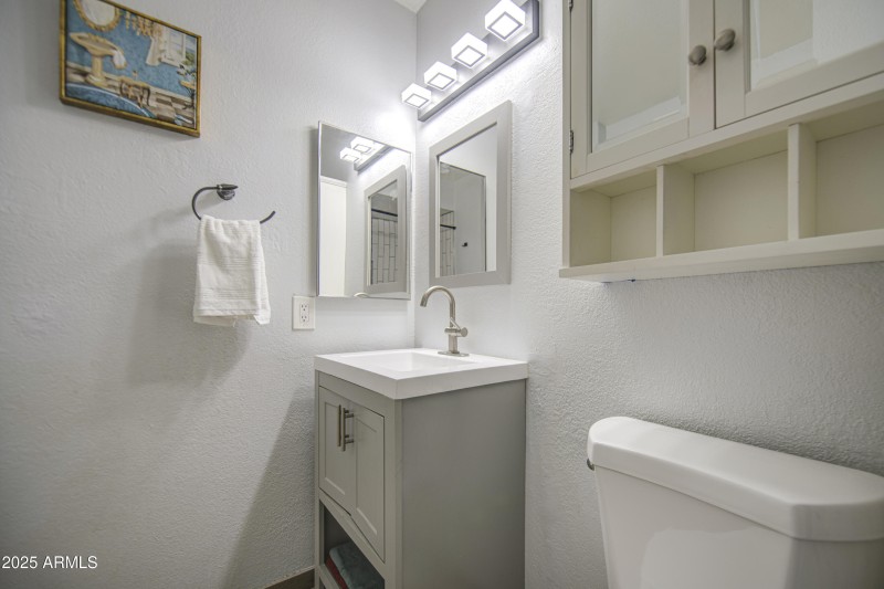 Bathroom 2-pic 3