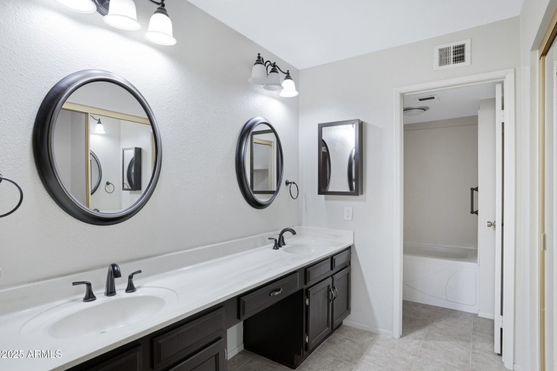 4790 E Navajo St-25