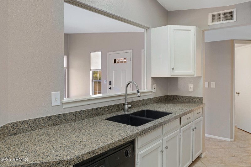 4790 E Navajo St-18