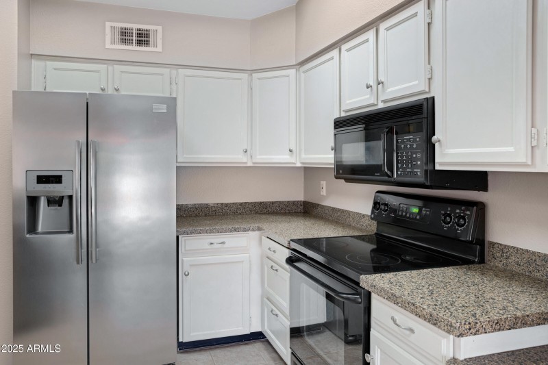 4790 E Navajo St-17