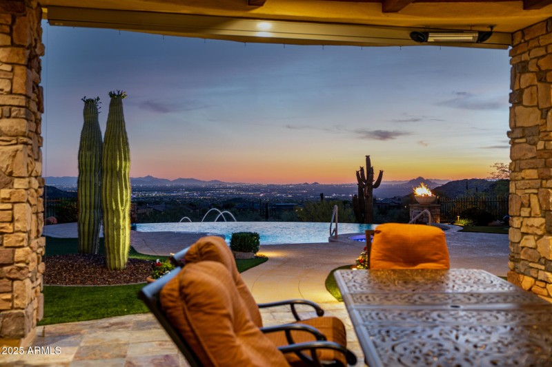 Dine with a Stunning Backdrop
