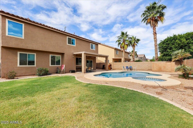 20-Backyard & Pool