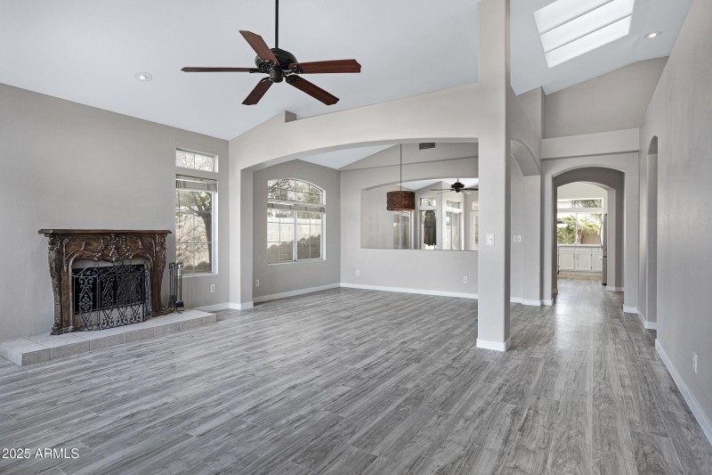 115 W El Freda Rd-5