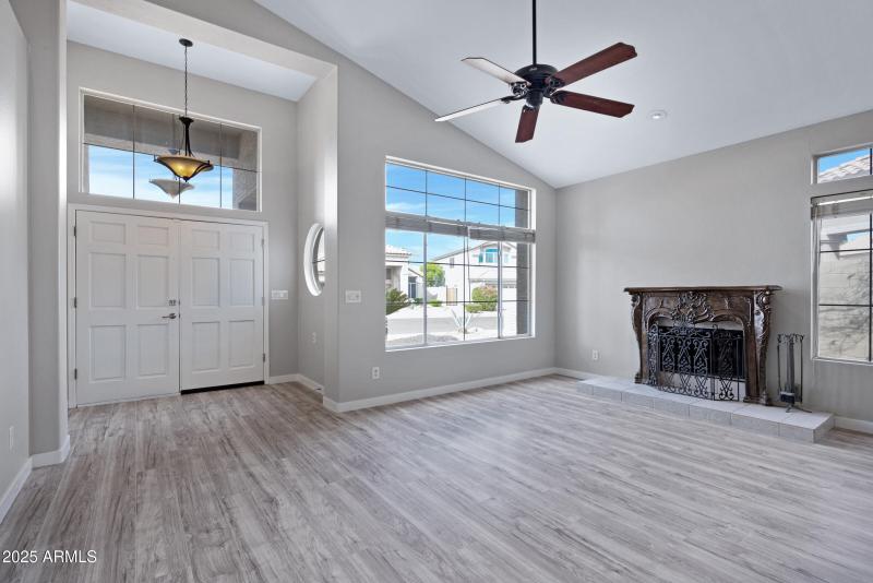 115 W El Freda Rd-6