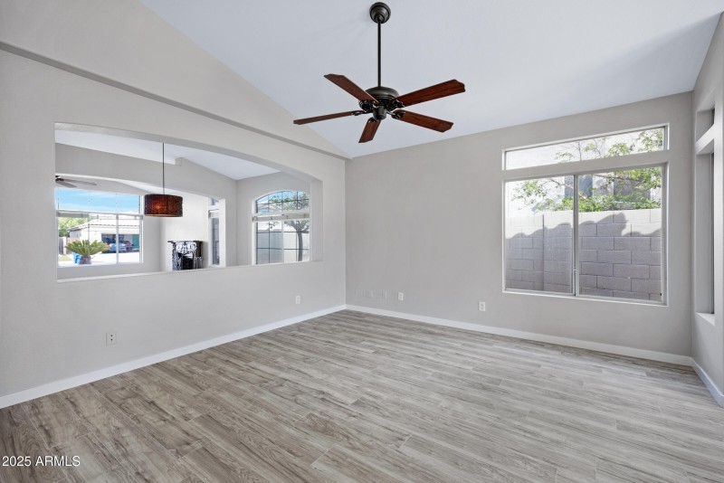 115 W El Freda Rd-11
