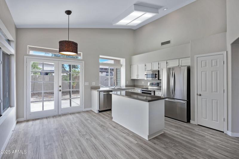 115 W El Freda Rd-12