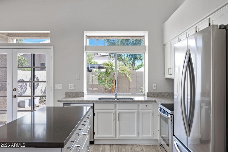 115 W El Freda Rd-14