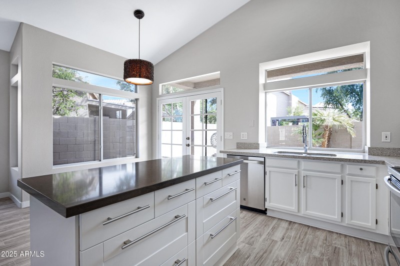 115 W El Freda Rd-15