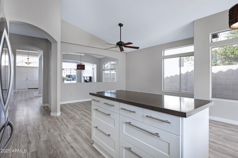 115 W El Freda Rd-16