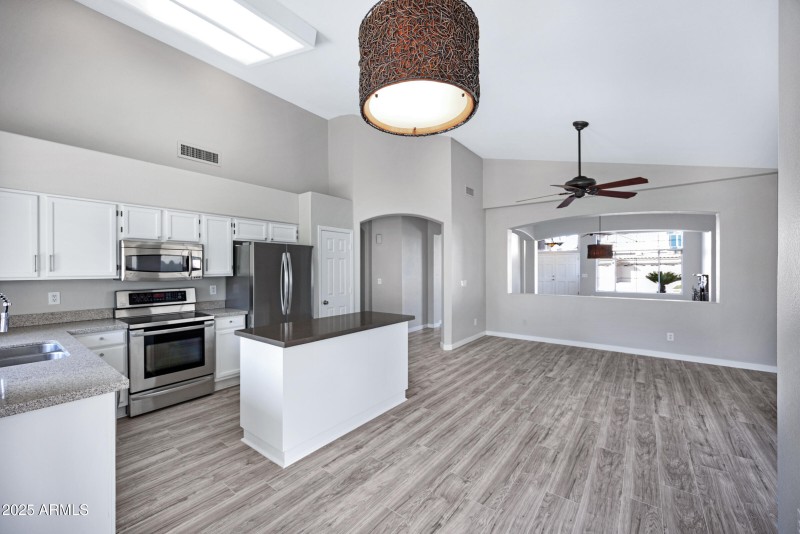 115 W El Freda Rd-17