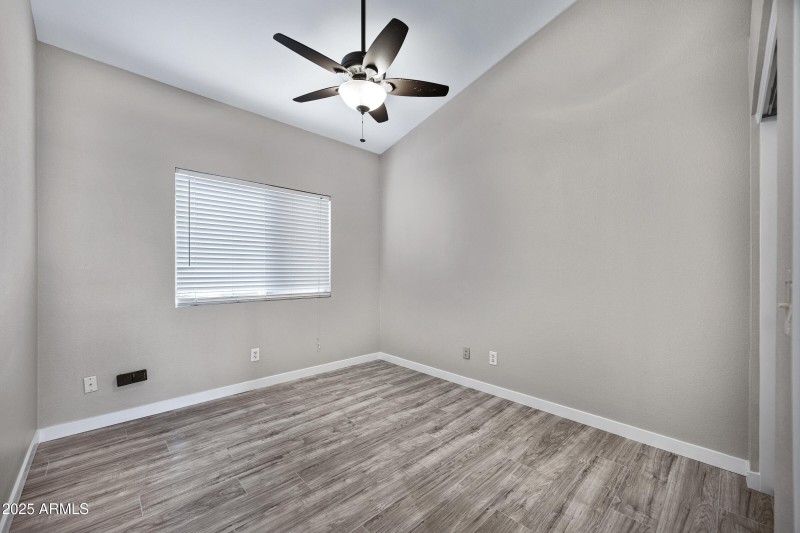 115 W El Freda Rd-19