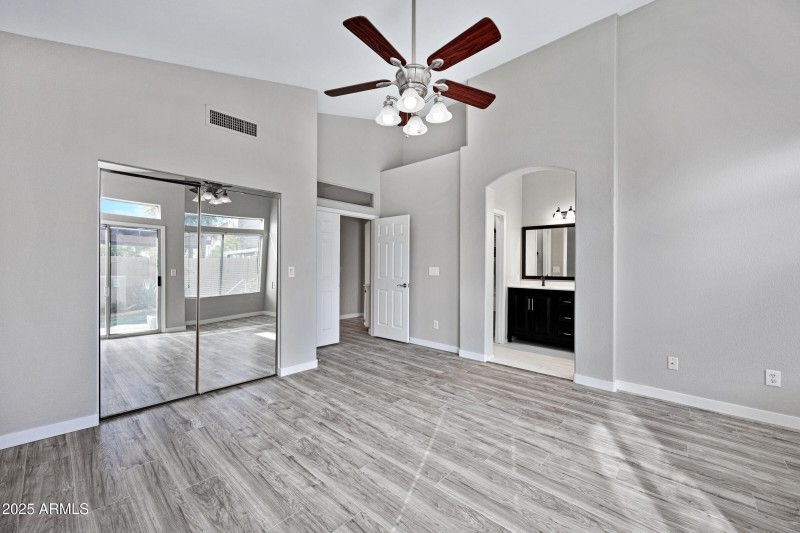 115 W El Freda Rd-24