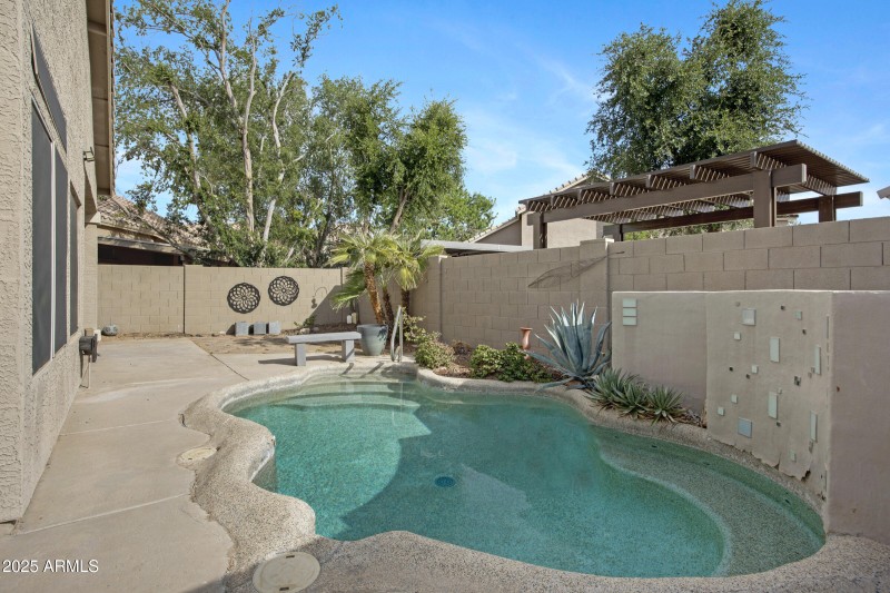 115 W El Freda Rd-31