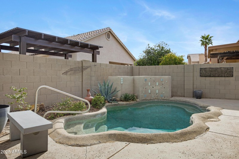 115 W El Freda Rd-32